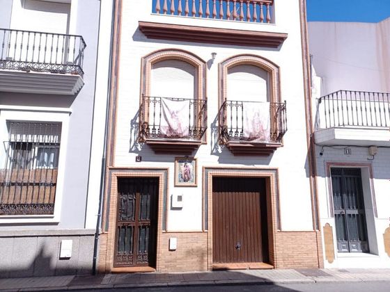 Foto 1 de Casa adosada en venta en Isla Cristina ciudad de 4 habitaciones con terraza y balcón