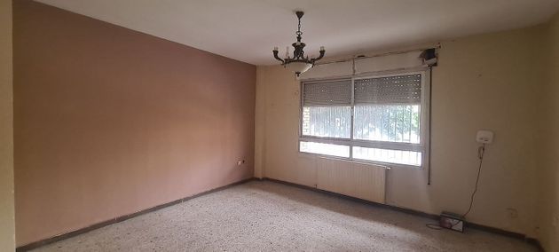 Foto 2 de Piso en venta en Linares de 4 habitaciones con aire acondicionado y ascensor