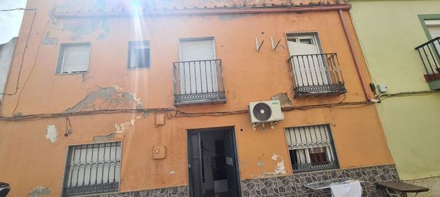 Foto 1 de Casa adosada en venta en Linares de 3 habitaciones con aire acondicionado