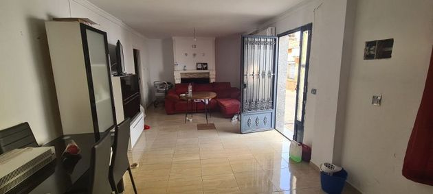 Foto 2 de Casa adossada en venda a Linares de 3 habitacions amb aire acondicionat
