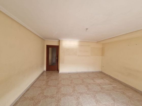 Foto 2 de Venta de piso en El Pilar de 4 habitaciones con terraza