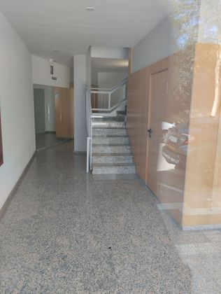 Foto 1 de Venta de piso en Casc Antic - Nou Cambrils de 2 habitaciones con piscina