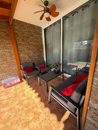Foto 1 de Casa en venda a Vecindario-Los Llanos de 4 habitacions amb terrassa i piscina