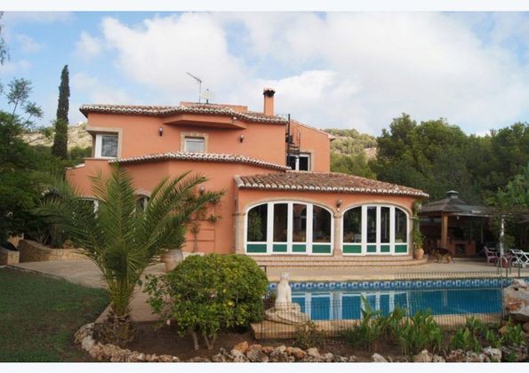 Foto 2 de Chalet en venta en Casco Antiguo de 4 habitaciones con terraza y piscina