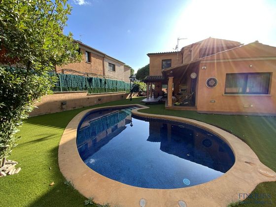 Foto 2 de Chalet en venta en calle Jordi Verrier i Faget de 3 habitaciones con terraza y piscina