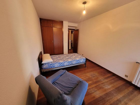 Foto 2 de Piso en venta en calle San Pedro de Mezonzo de 4 habitaciones con garaje y calefacción