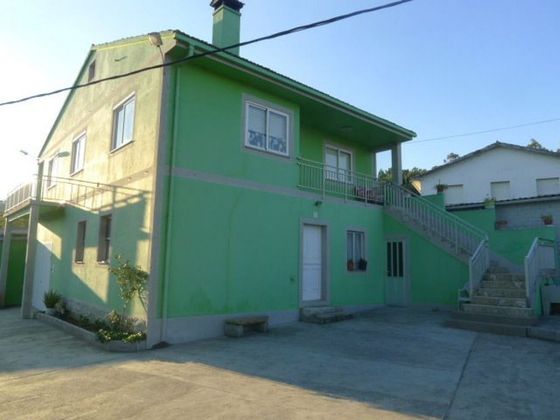 Foto 1 de Casa en venta en calle Lugar Castro de 6 habitaciones con terraza y garaje