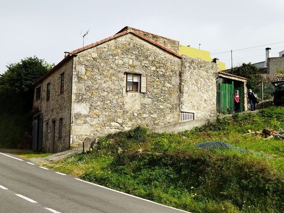 Foto 2 de Casa en venda a calle Aldea de 4 habitacions amb terrassa i garatge
