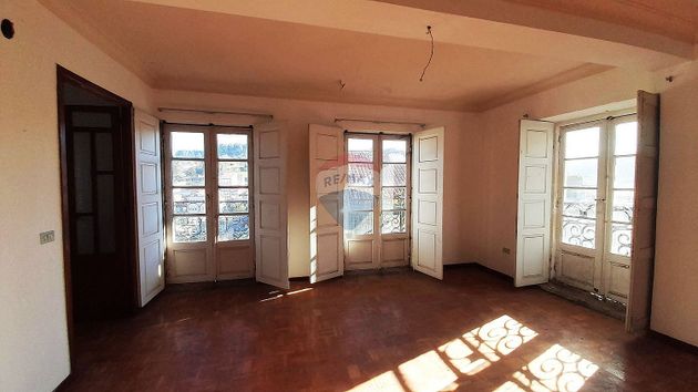 Foto 2 de Casa adosada en venta en Betanzos de 9 habitaciones con balcón y ascensor