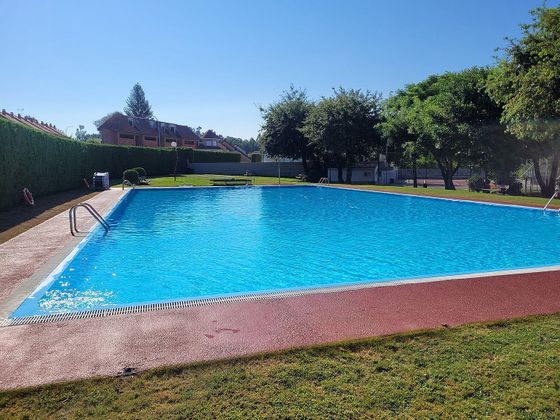 Foto 2 de Chalet en venta en Teo de 9 habitaciones con terraza y piscina