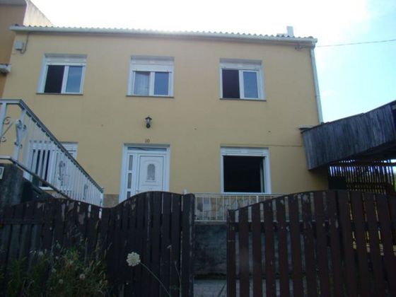 Foto 2 de Casa en venta en calle Arnela de 4 habitaciones con jardín y calefacción