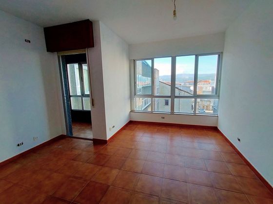 Foto 2 de Pis en venda a calle De Arriba de 4 habitacions amb garatge i balcó