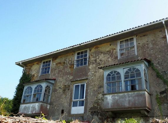 Foto 1 de Casa en venta en Pontedeume de 15 habitaciones con jardín y balcón