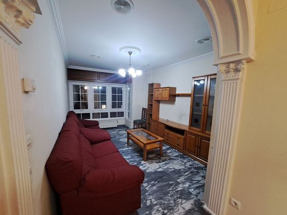Foto 2 de Piso en alquiler en Ensanche - Sar de 3 habitaciones con terraza y muebles
