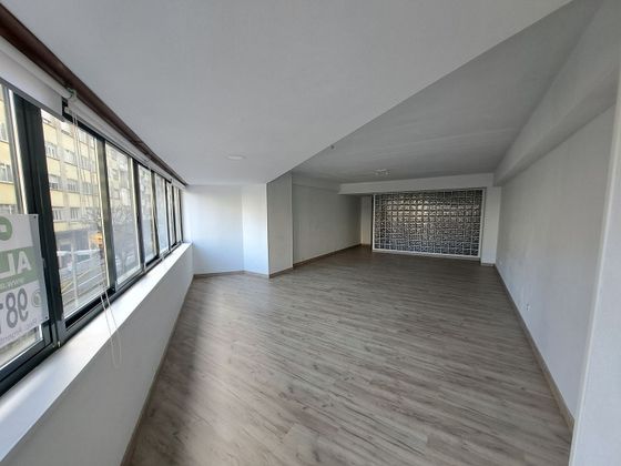Foto 1 de Oficina en alquiler en Ensanche - Sar de 61 m²