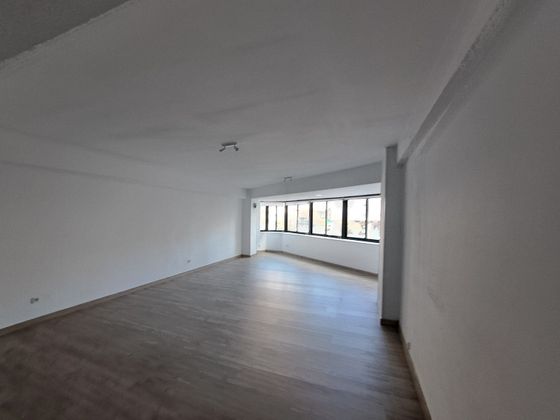 Foto 2 de Oficina en alquiler en Ensanche - Sar de 61 m²