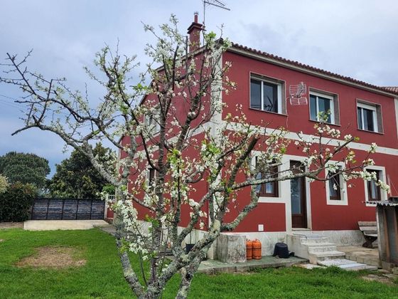 Foto 1 de Xalet en venda a Vilanova de Arousa de 6 habitacions amb terrassa i jardí