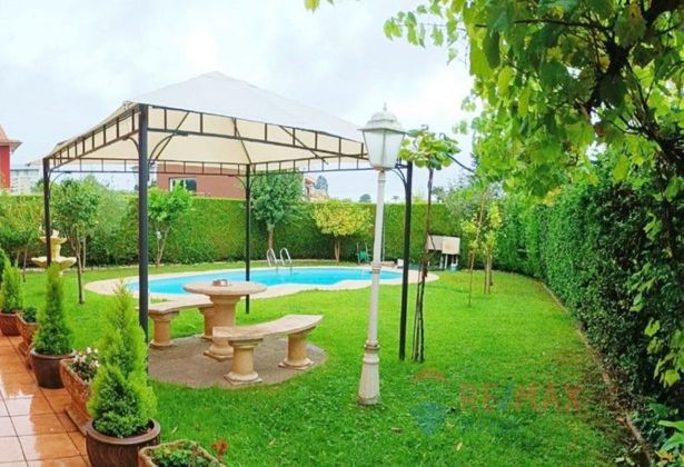 Foto 2 de Venta de chalet en Dexo  -Lorbé de 5 habitaciones con terraza y piscina