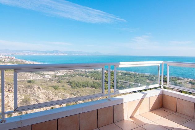 Foto 2 de Chalet en venta en Gran Alacant de 5 habitaciones con terraza y piscina