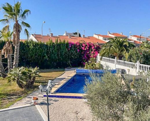 Foto 2 de Xalet en venda a La Siesta - El Salado - Torreta de 5 habitacions amb terrassa i piscina