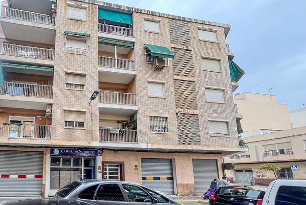 Foto 2 de Pis en venda a Centro - Santa Pola de 3 habitacions amb terrassa i ascensor