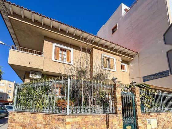 Foto 1 de Casa en venda a Almoradí de 9 habitacions amb terrassa i jardí