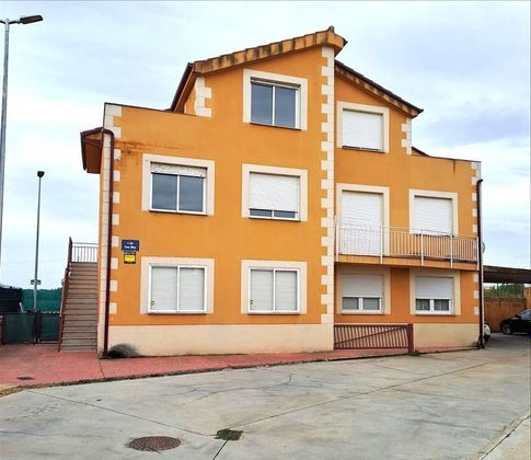 Foto 1 de Piso en venta en Monfarracinos de 2 habitaciones con terraza y garaje