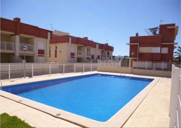 Foto 1 de Venta de piso en Orihuela Costa de 2 habitaciones con terraza y piscina