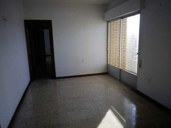 Foto 1 de Piso en venta en Don Benito de 4 habitaciones con terraza