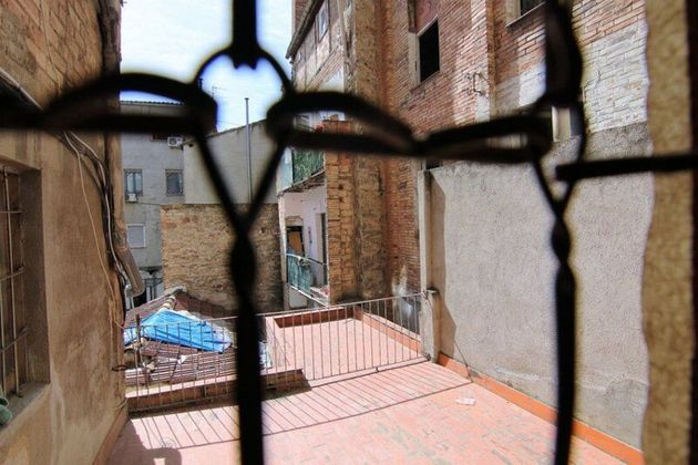 Foto 2 de Venta de piso en Antic de 3 habitaciones con terraza