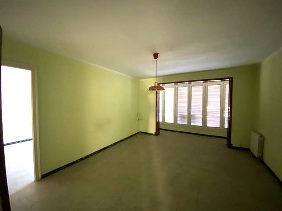 Foto 2 de Venta de piso en Torelló de 4 habitaciones con terraza