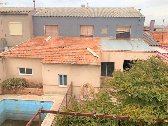 Foto 1 de Casa adossada en venda a Villarrubia de los Ojos de 5 habitacions amb terrassa i piscina