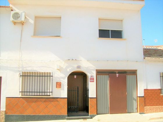 Foto 1 de Casa adossada en venda a Mota del Cuervo de 4 habitacions amb garatge i jardí