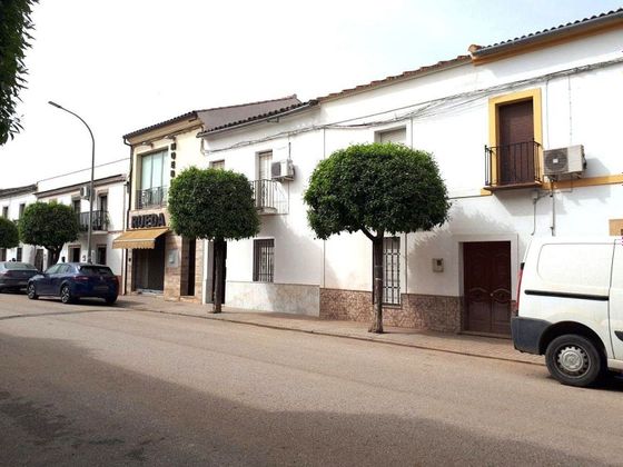 Foto 1 de Casa adosada en venta en Pedro Abad de 4 habitaciones con balcón
