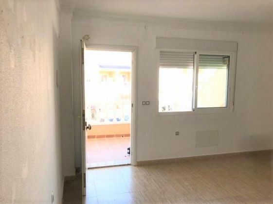 Foto 1 de Venta de piso en Pinar de Campoverde de 3 habitaciones con piscina y garaje
