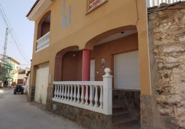 Foto 1 de Casa adossada en venda a Zarza de Montánchez de 4 habitacions i 161 m²