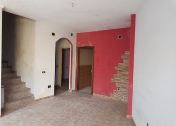 Foto 2 de Casa adosada en venta en Zarza de Montánchez de 4 habitaciones y 161 m²