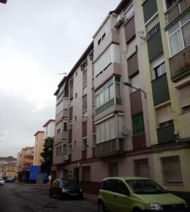 Foto 2 de Pis en venda a La Línea de la Concepción ciudad de 3 habitacions amb terrassa