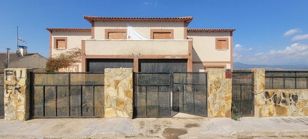 Foto 1 de Casa adosada en venta en Escalona de 3 habitaciones con garaje y jardín