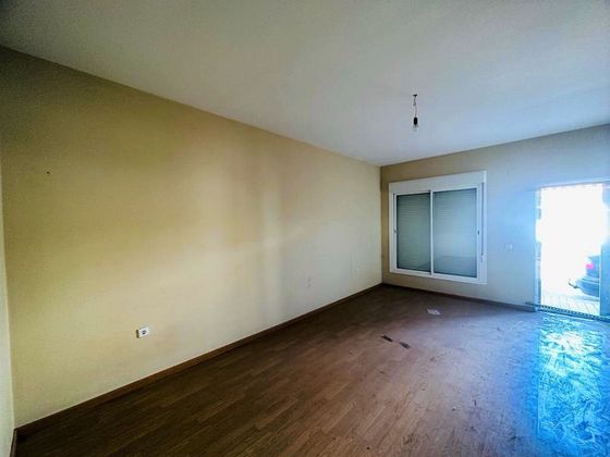 Foto 2 de Piso en venta en Santos de Maimona (Los) de 3 habitaciones con garaje