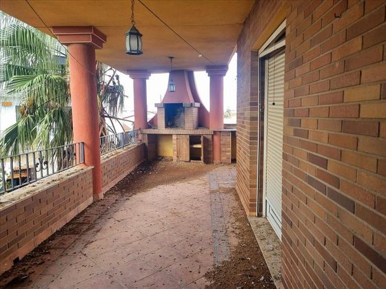 Foto 1 de Casa adossada en venda a Deltebre de 4 habitacions amb terrassa i balcó