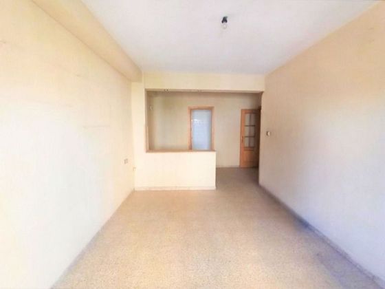 Foto 2 de Piso en venta en Polígono Cartuja – La Paz de 3 habitaciones con balcón