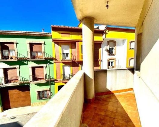 Foto 1 de Venta de piso en Baeza de 3 habitaciones con terraza y balcón