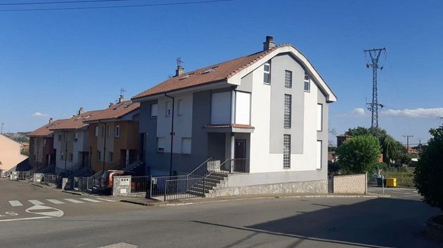 Foto 1 de Casa adossada en venda a Sariegos de 3 habitacions amb terrassa i garatge