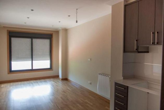 Foto 2 de Venta de piso en Rosal (O) de 2 habitaciones y 68 m²