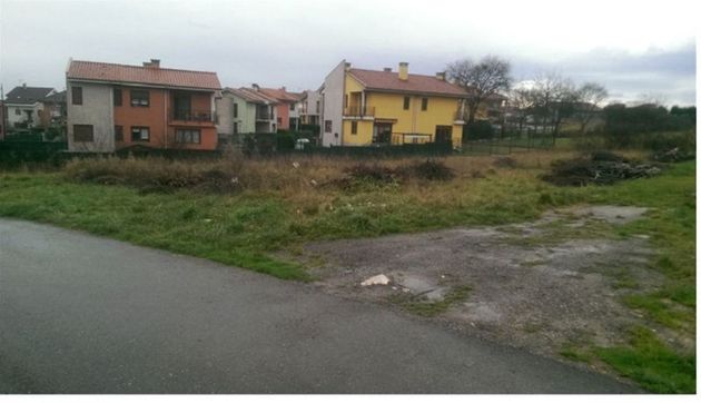 Foto 1 de Venta de terreno en Lugones de 690 m²