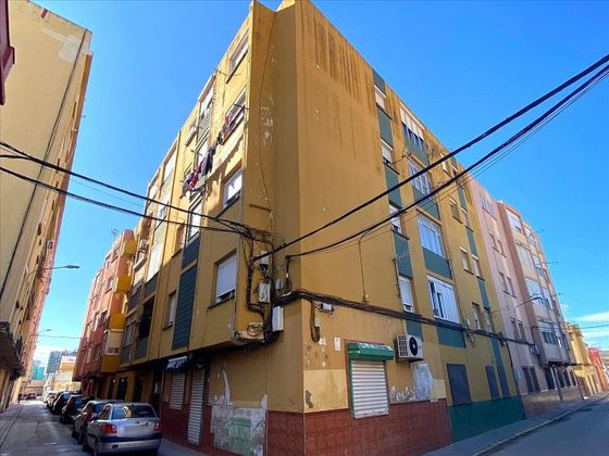 Foto 1 de Venta de piso en La Línea de la Concepción ciudad de 2 habitaciones y 71 m²
