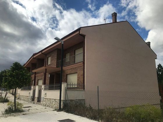 Foto 1 de Casa adossada en venda a Villasabariego de 1 habitació amb piscina i garatge