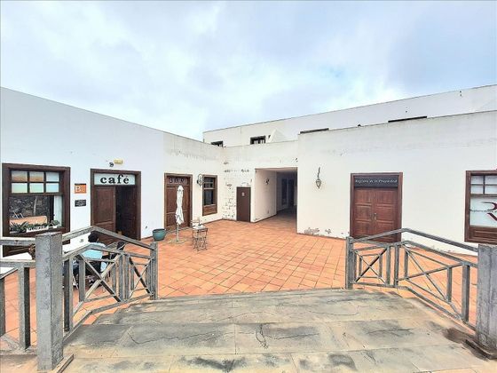 Foto 1 de Venta de local en Villa de Teguise de 600 m²