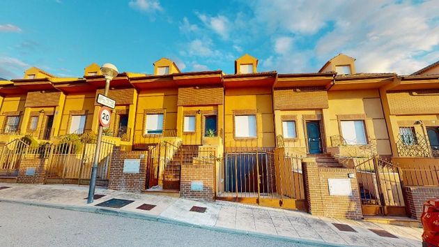 Foto 1 de Casa adossada en venda a Guardia de Jaén (La) de 3 habitacions amb terrassa i piscina
